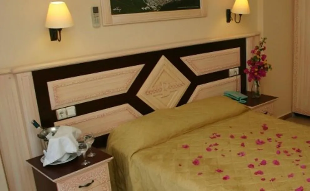 Bonjour Hotel Icmeler
